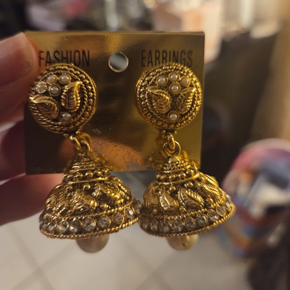 Elegant Gold Plated Jhumka Earrings - Picture 3 of 3